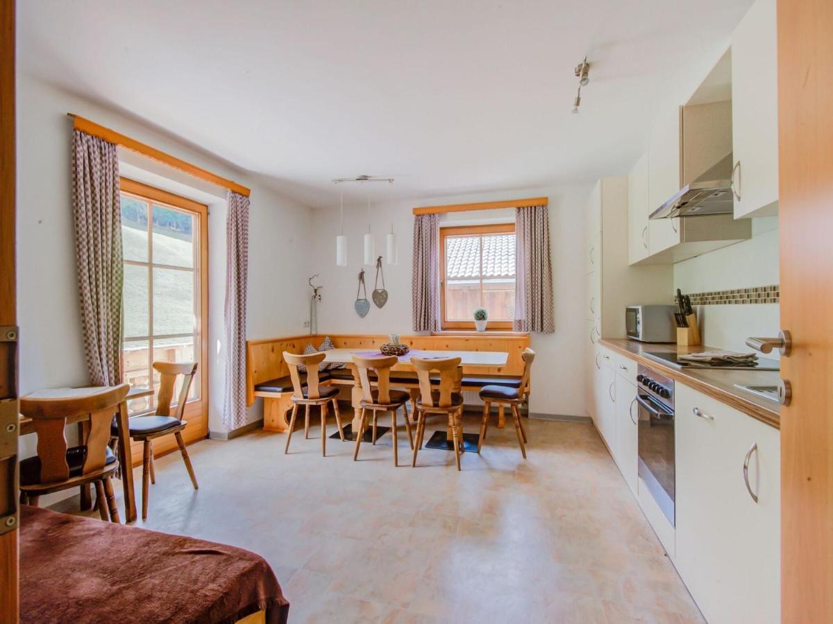 Attractive Apartment In Hainzenberg With Ski Room Exterior photo