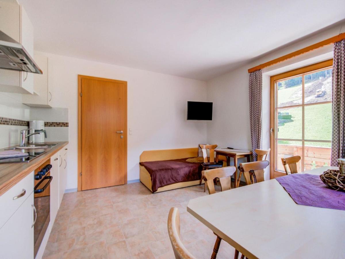 Attractive Apartment In Hainzenberg With Ski Room Exterior photo