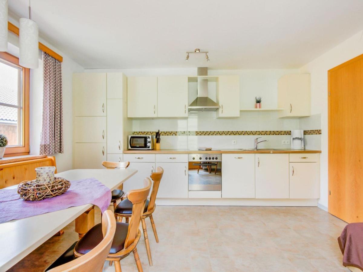 Attractive Apartment In Hainzenberg With Ski Room Exterior photo