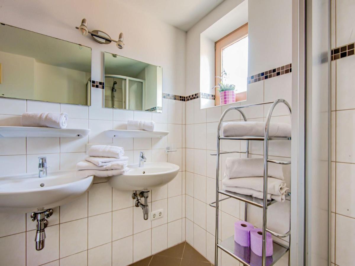Attractive Apartment In Hainzenberg With Ski Room Exterior photo