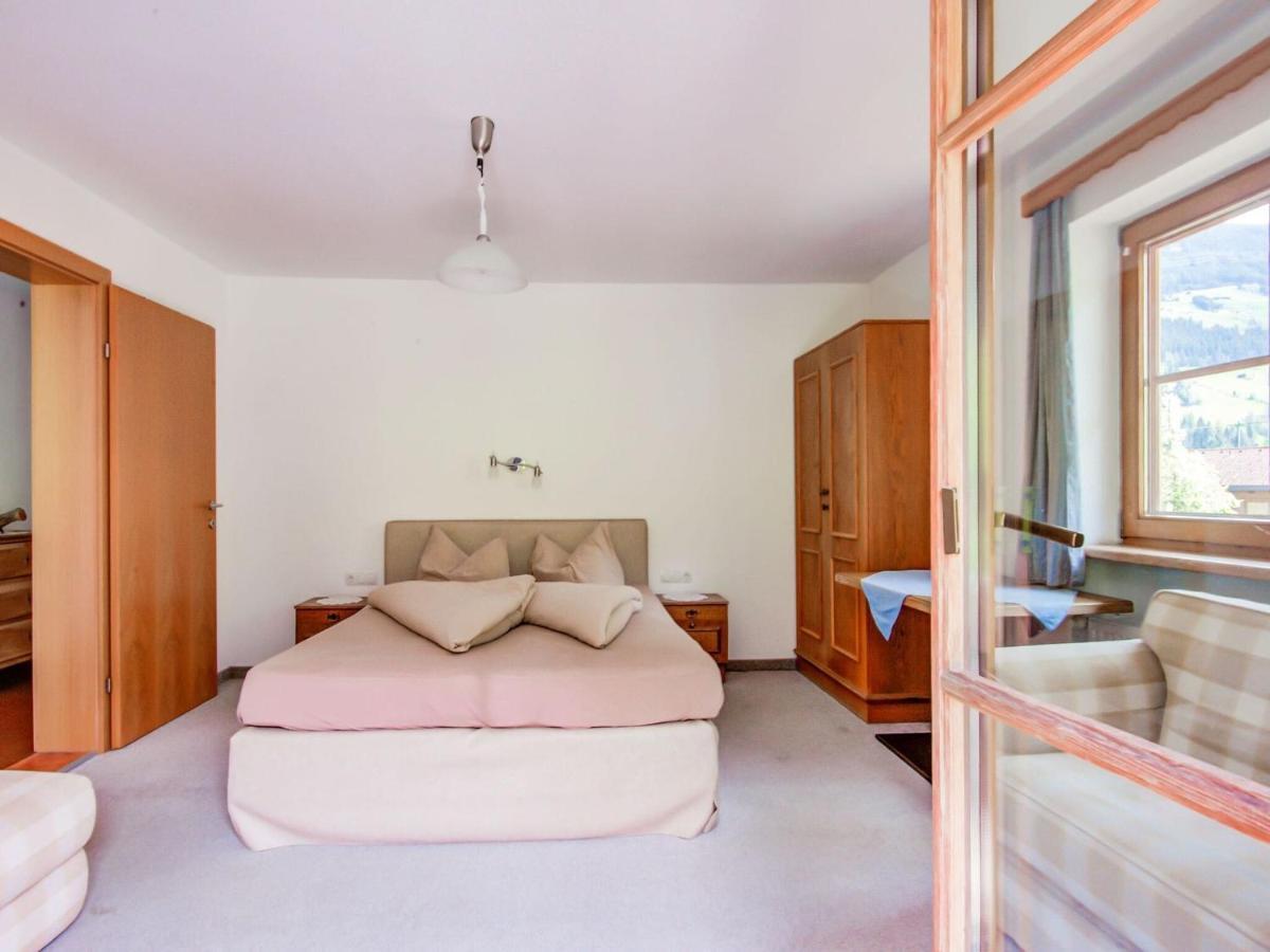 Attractive Apartment In Hainzenberg With Ski Room Exterior photo