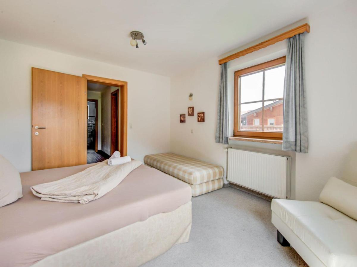 Attractive Apartment In Hainzenberg With Ski Room Exterior photo