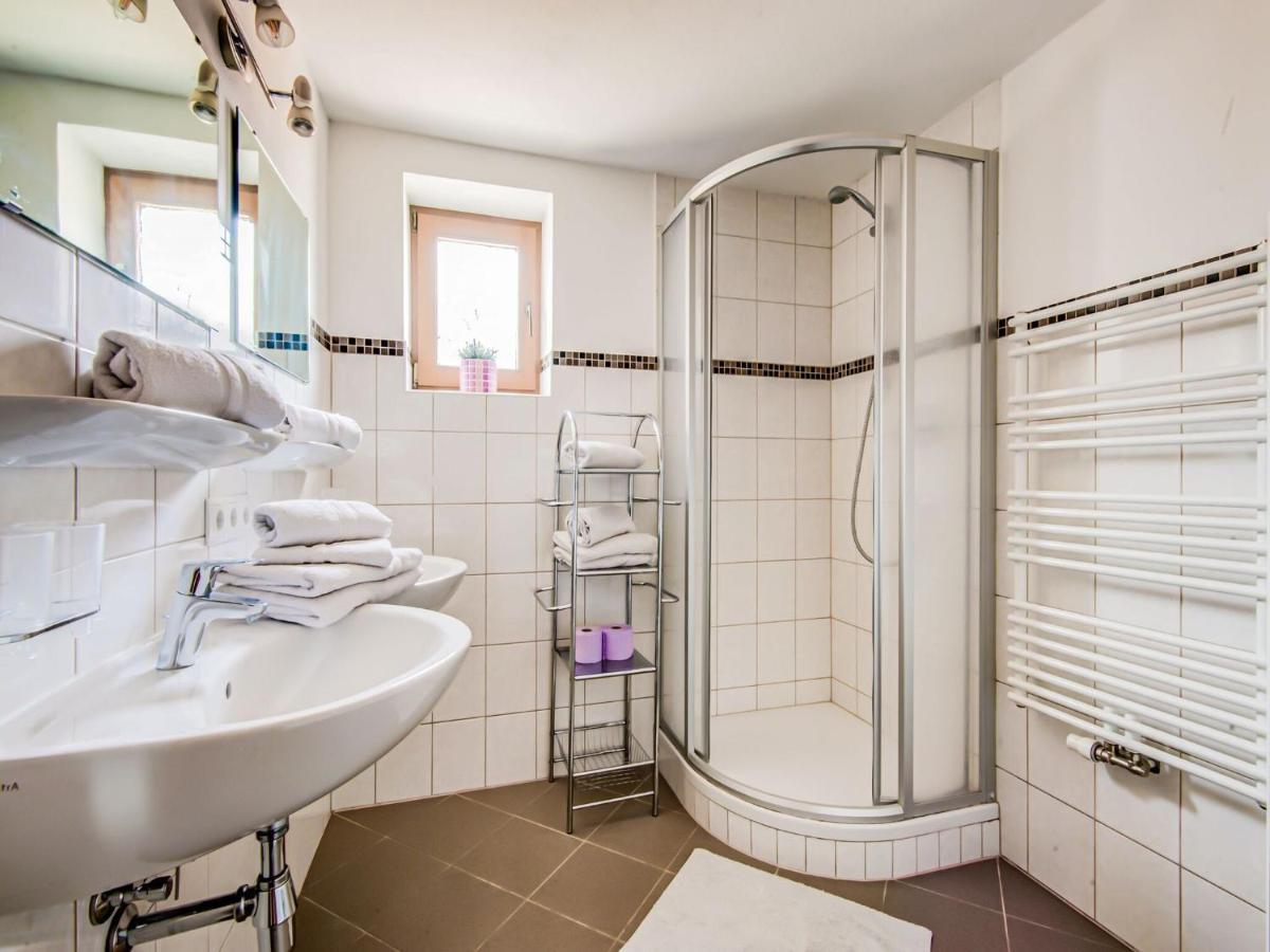 Attractive Apartment In Hainzenberg With Ski Room Exterior photo