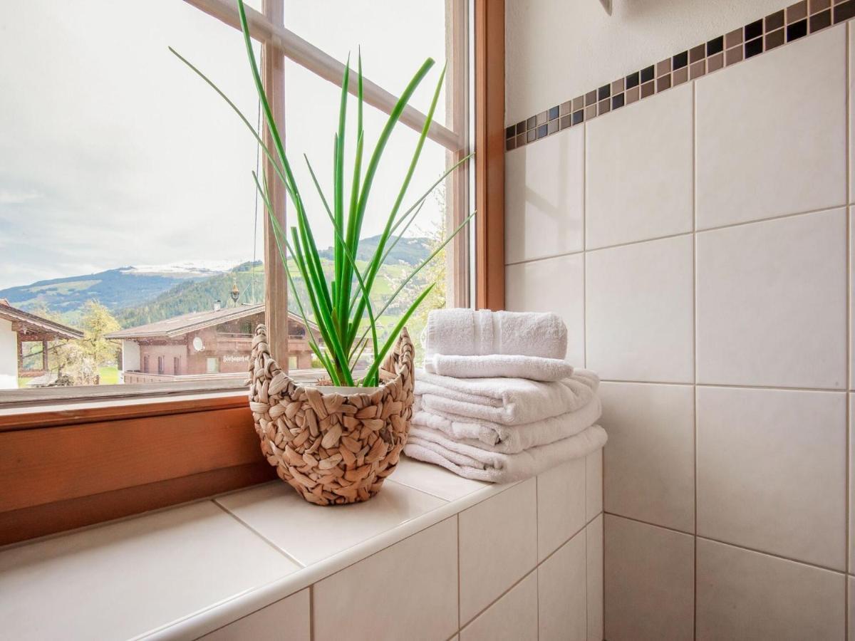 Attractive Apartment In Hainzenberg With Ski Room Exterior photo