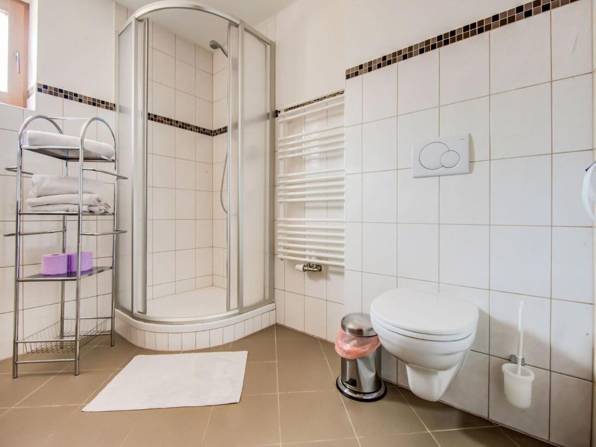 Attractive Apartment In Hainzenberg With Ski Room Exterior photo